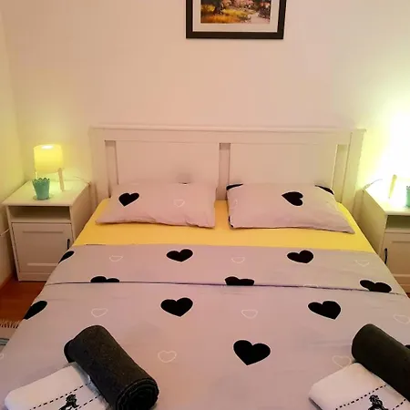 Apartman Apartments Mare Family Only