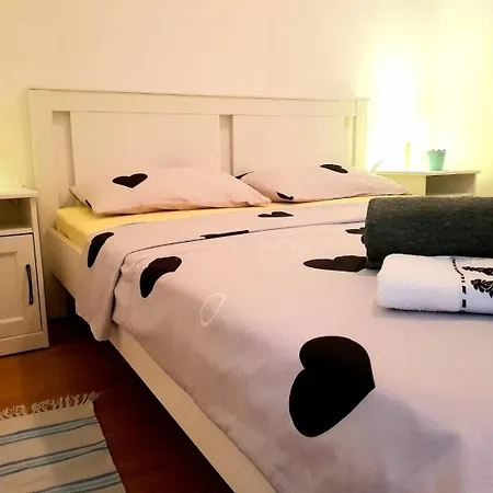 Apartments Mare Family Only Apartman Mandre