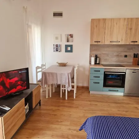 Apartments Mare Family Only Mandre