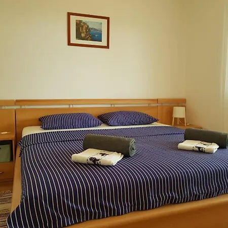 Apartments Mare Family Only Apartment Mandre