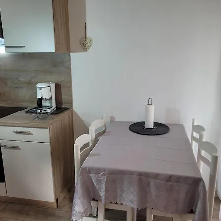 Apartments Mare Family Only Mandre