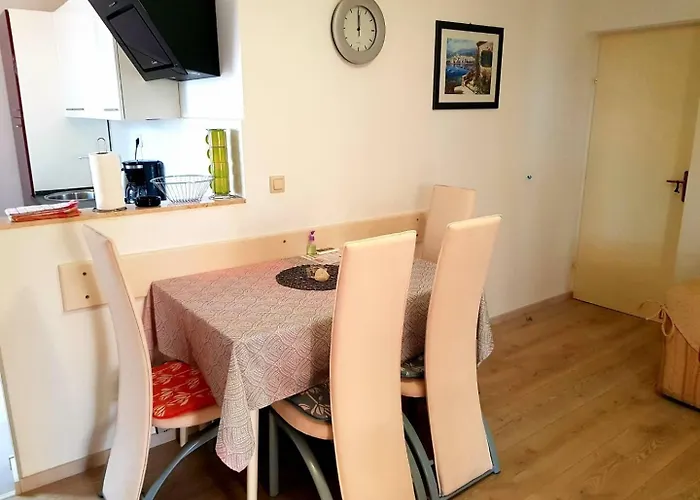 Apartments Mare Family Only Mandre