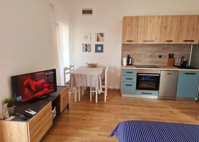 Apartments Mare Family Only Mandre